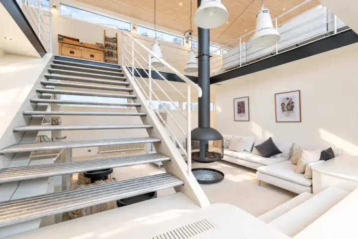 Britain's biggest houseboat in London Bridge – photo 14